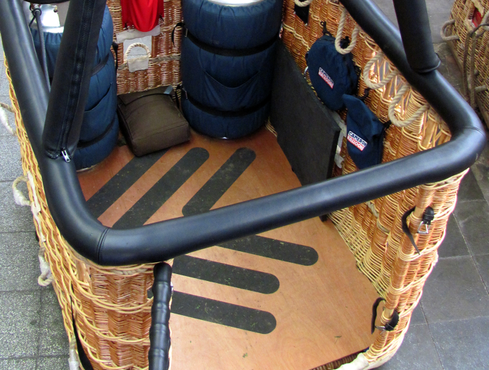 Easy Access - Solid Floor