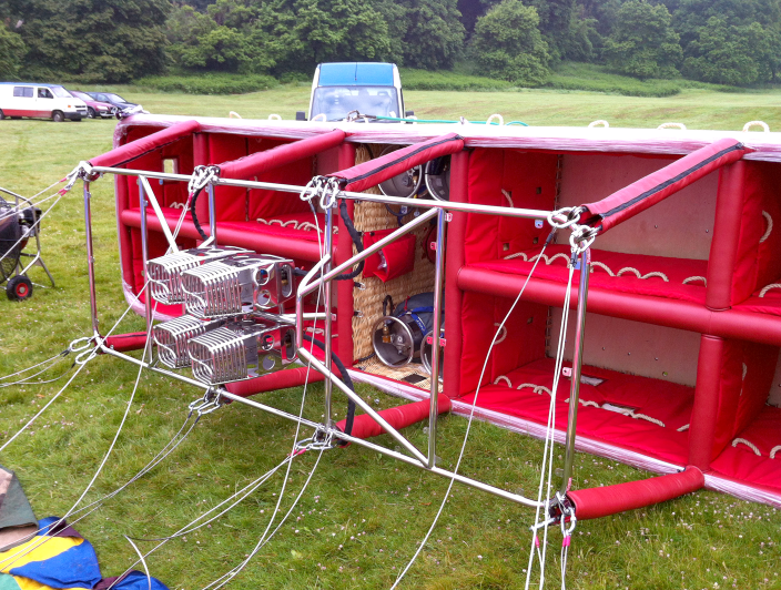 'TT' Partition - Solid Floor